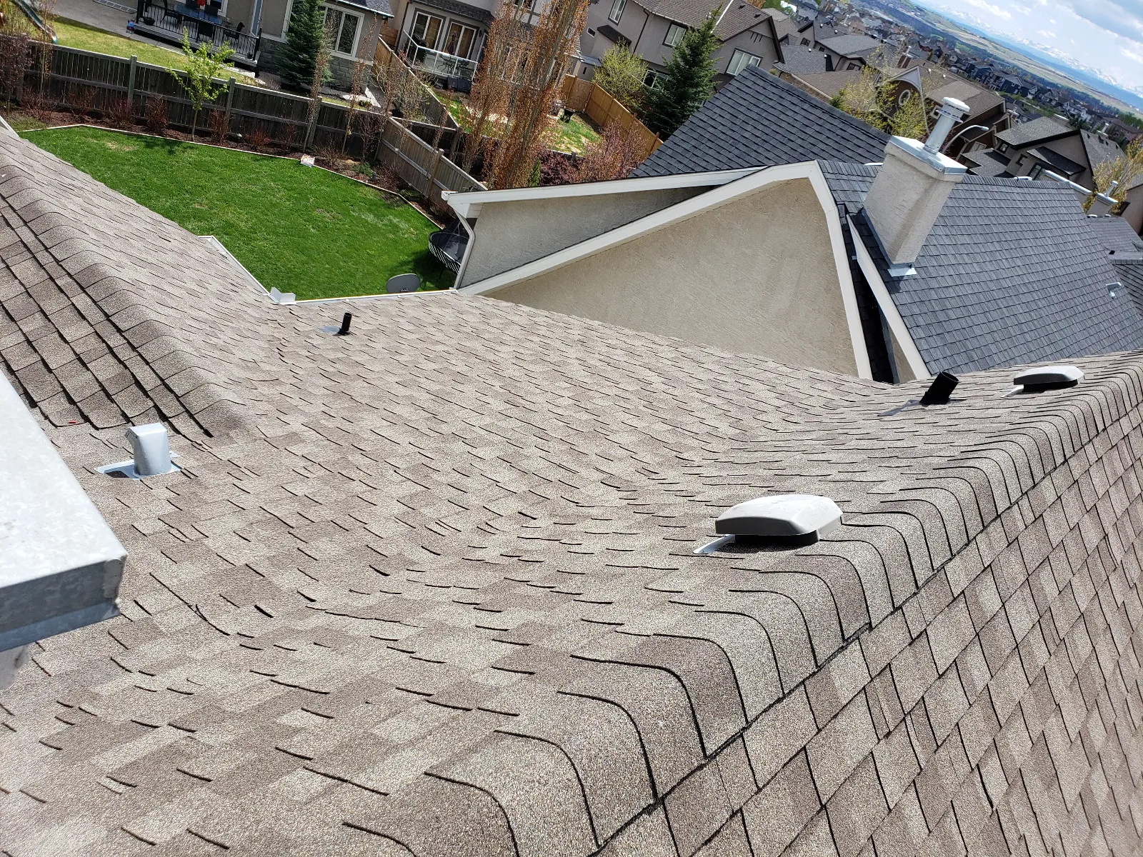 Architectural shingle roof in a suburban neighbourhood